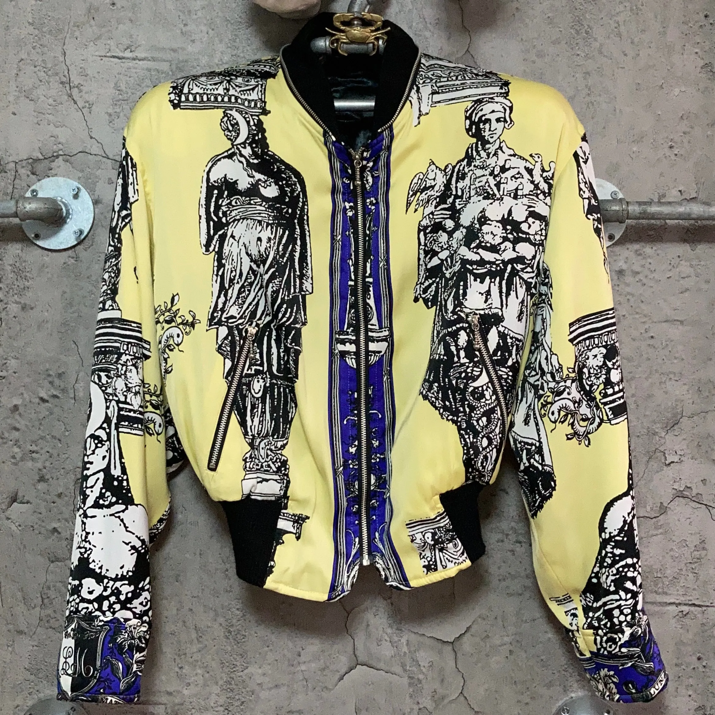 Luna Mattino sculpture statue puff jacket