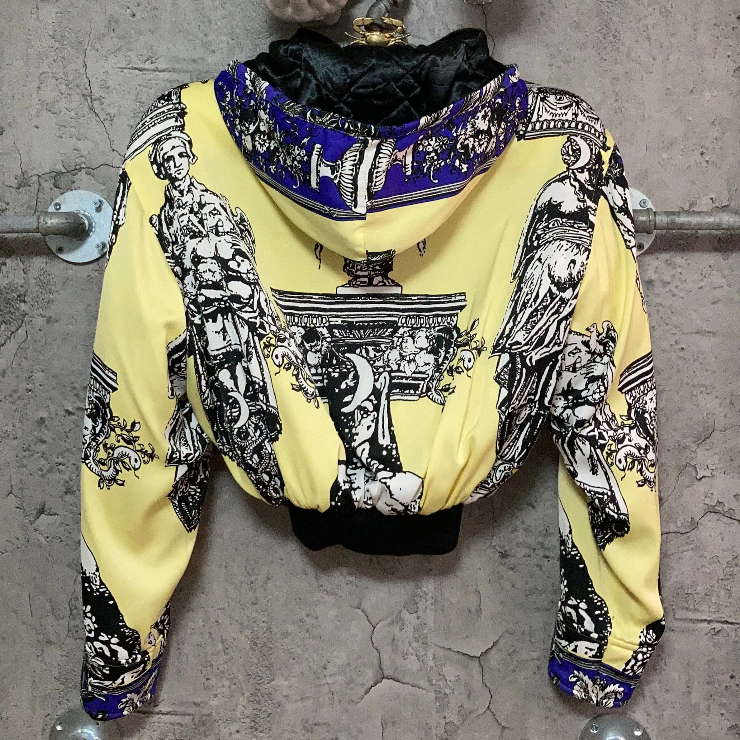 Luna Mattino sculpture statue puff jacket