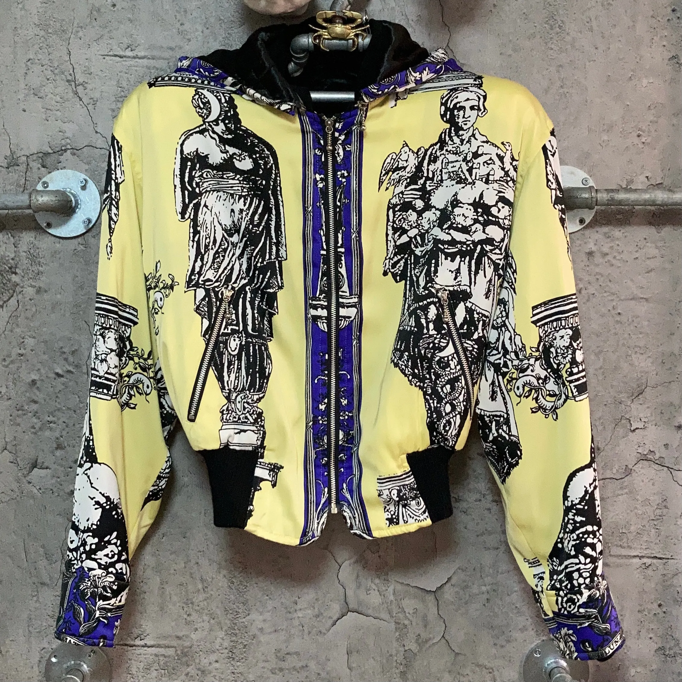 Luna Mattino sculpture statue puff jacket