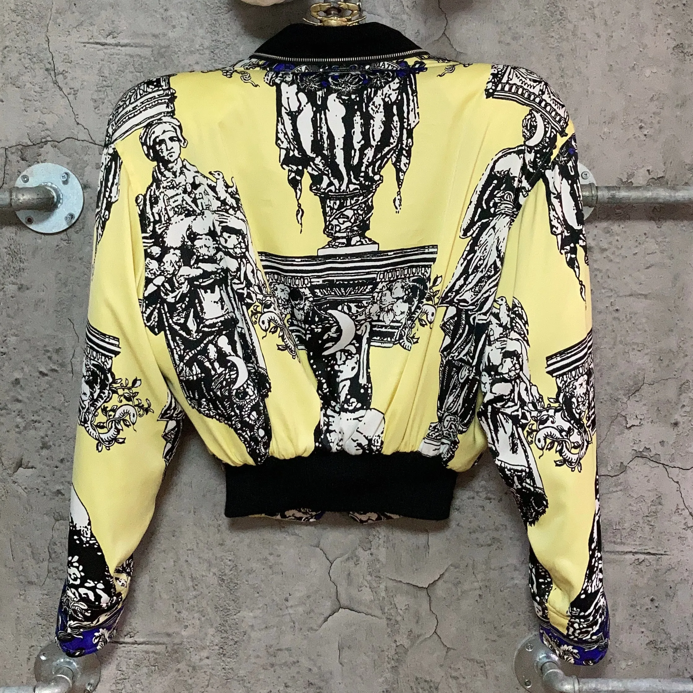 Luna Mattino sculpture statue puff jacket